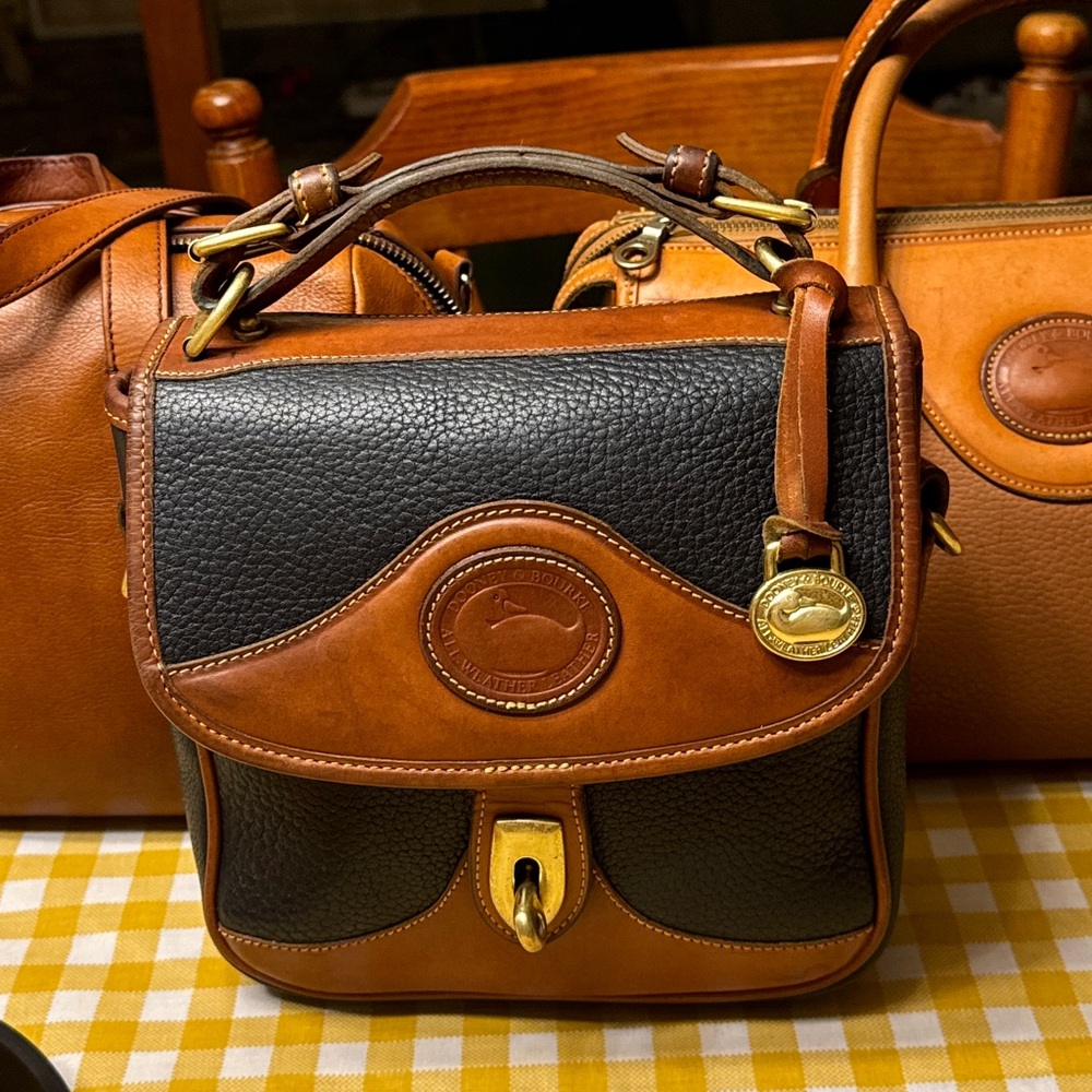 DOONEY&BOURKE VINTAGE245012 NAVY BROWN PEBBLED LEATHER  TURNLOCK CROSSBO…